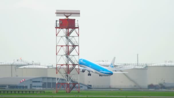 KLM Boeing 737 descolagem — Vídeo de Stock