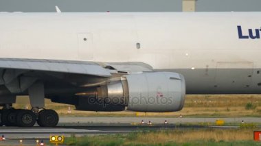 Lufthansa kargo Md-11 Taksilemek