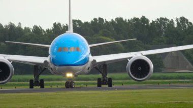 KLM Boeing 787 Dreamliner önce hareket