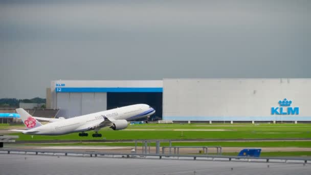 中国航空公司空客 A350 出发 — 图库视频影像