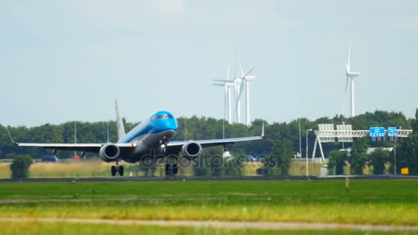 KLM Cityhopper Embraer 190 aterrizaje — Vídeos de Stock