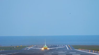 Phuket 'ten kalkan uçak.