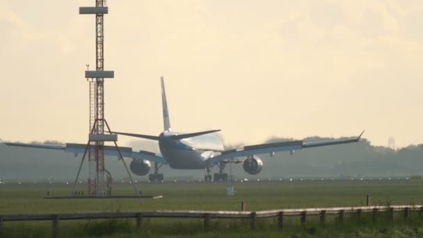 KLM Airbus A330 landning — Stockvideo