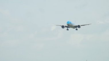 KLM Boeing 777 inişi