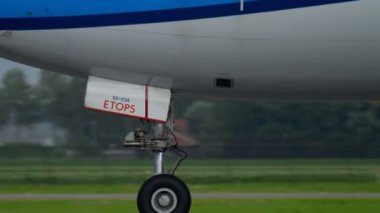 KLM Boeing 777 hızlandırmak