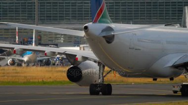 Servis dışı uçak çekici..