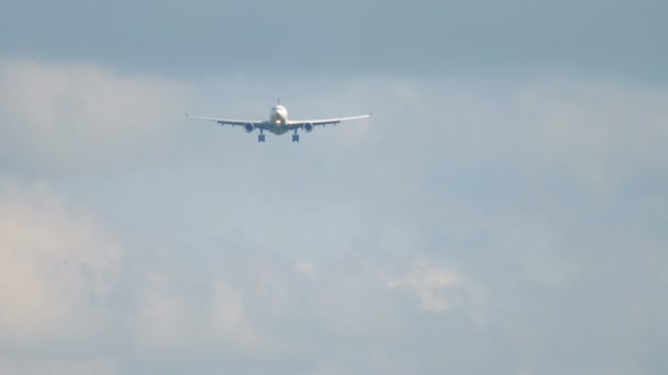 Aviones de cuerpo ancho acercándose — Vídeos de Stock