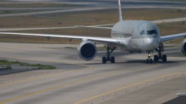 Airbus A350 iniş sonra Taksilemek