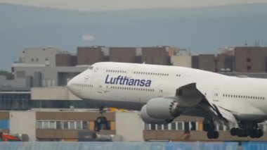 Frankfurt 'a inen uçak