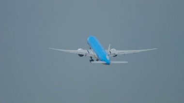 KLM Boeing 777 kalkış