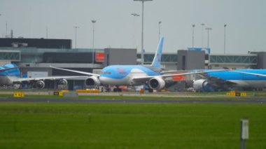 TUI sinek Dreamliner servise çekme