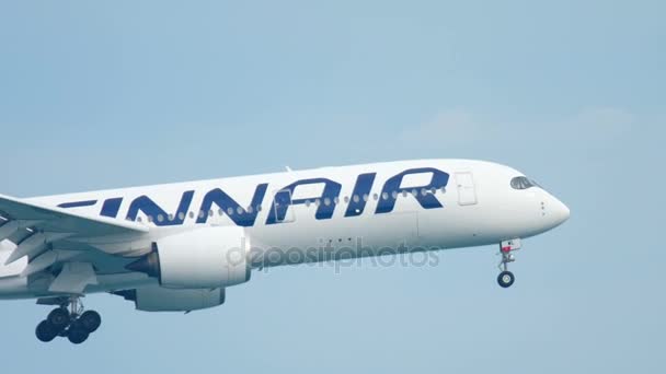 Avión acercándose al aeropuerto de Phuket — Vídeos de Stock