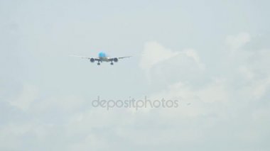 KLM Boeing 777 inişi
