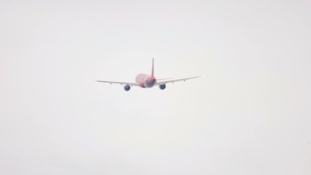 Airbus 320 lepas landas dari bandara Phuket — Stok Video