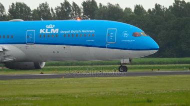 KLM Boeing 787 Dreamliner önce hareket