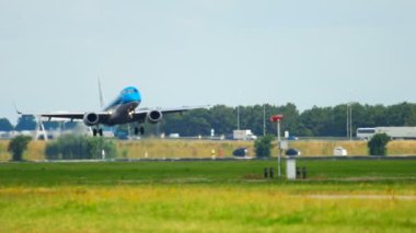 KLM Cityhopper Embraer 190 inişi
