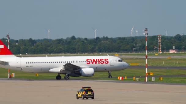 İsviçre Uluslararası Havayolları Airbus A320 önce hareket — Stok video