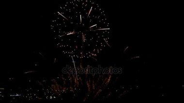 Akşamları yanıp sönen havai fişek