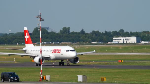 Swiss International Airlines Airbus A320 před odjezdem — Stock video