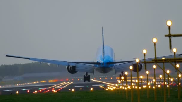 KLM Boeing 777 aterragem — Vídeo de Stock