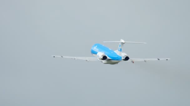 KLM Cityhopper Fokker 70 Abflug — Stockvideo