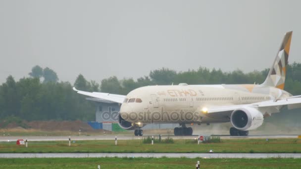 Etihad Boeing 787 Dreamliner hamowania — Wideo stockowe