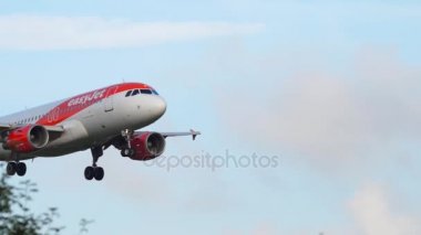 EasyJet Airbus A319 yaklaşıyor