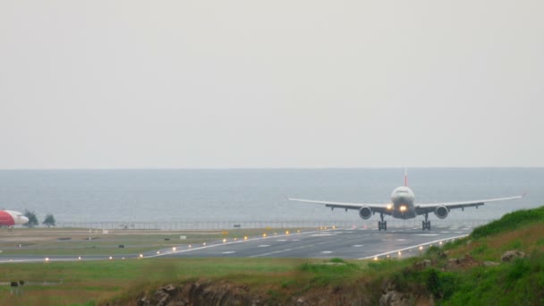 Vliegtuig Airbus A330 landing — Stockvideo