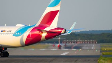 Uçak başına Taksilemek