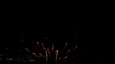 Akşamları yanıp sönen havai fişek