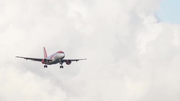 Airbus A319 easyJet se blíží — Stock video
