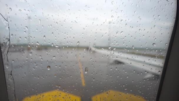 Przed wyjazdem, deszczowa pogoda — Wideo stockowe