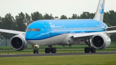 KLM Boeing 787 Dreamliner önce hareket