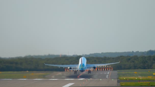 Escalada de avión de cuerpo ancho — Vídeos de Stock