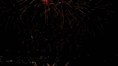 Akşamları yanıp sönen havai fişek