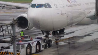 Uçağı hizmetine Suvarnabhumi Havaalanı