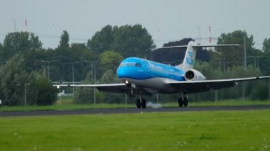 KLM Cityhopper Fokker 70 inişi