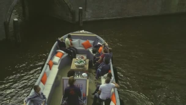 運河クルーズ アムステルダムでのボート — ストック動画