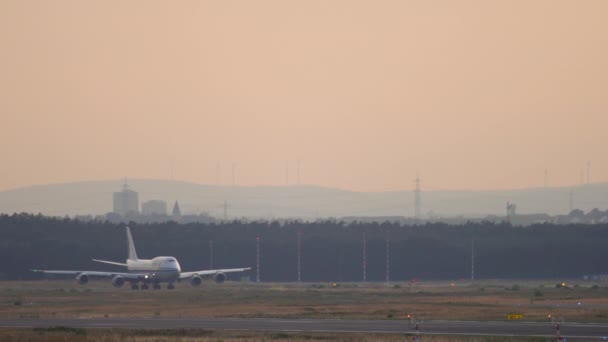 空気中国のボーイング 747 型機、離陸 — ストック動画