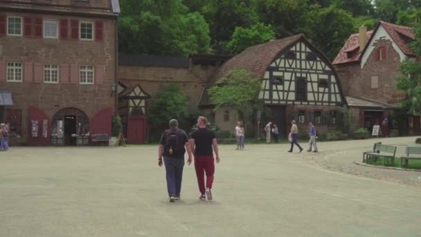 Turisti a Kloster Maulbronn, monastero — Video Stock