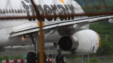 Kaplan Airbus A320 gidiş daha önce hava.