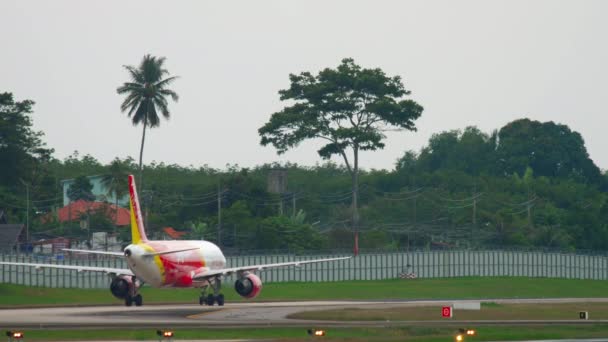 Avion circulant après l'atterrissage — Video