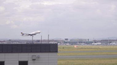 Lufthansa boeing 747 kalkış