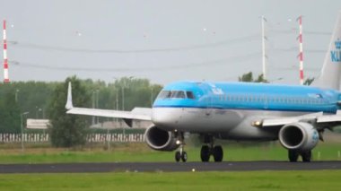 KLM Cityhopper Embraer 190 inişi