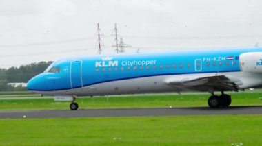 KLM Cityhopper Fokker 70 inişi