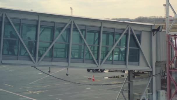 Terminal de embarcaderos del aeropuerto — Vídeos de Stock