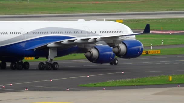 Γεια σου πετάξει τροχοδρόμησης Airbus A340 Cs-Tfx — Αρχείο Βίντεο