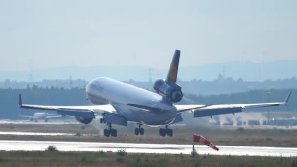 Lufthansa Cargo MD-11 landing — Stock Video