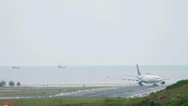 Avião virar pista antes da partida — Vídeo de Stock