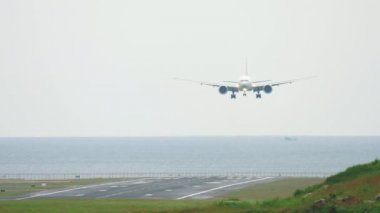 Açılış gövdeli uçak